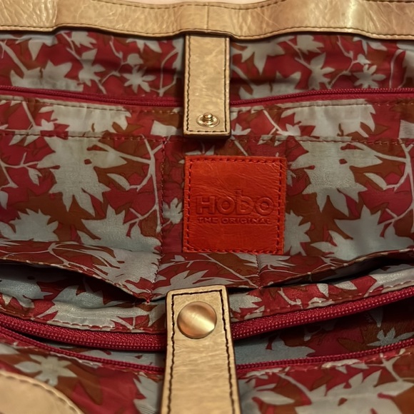 Large HoBo International tote - Picture 2 of 3